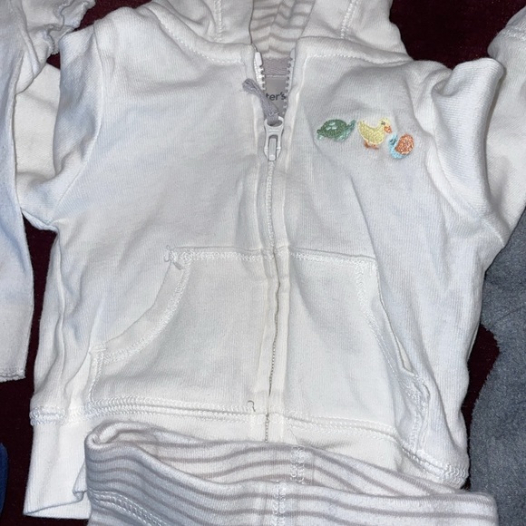 Carter’s newborn outfits - Picture 3 of 4